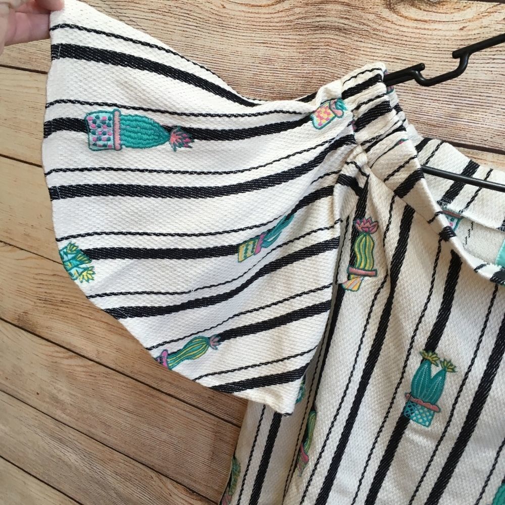 ‎JUDITH MARCH CACTUS PRINT OFF-SHOULDER CROP TOP - Picture 5 of 6